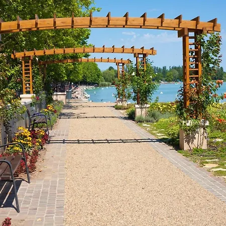 Behouse@lake Apartment Balatonfured